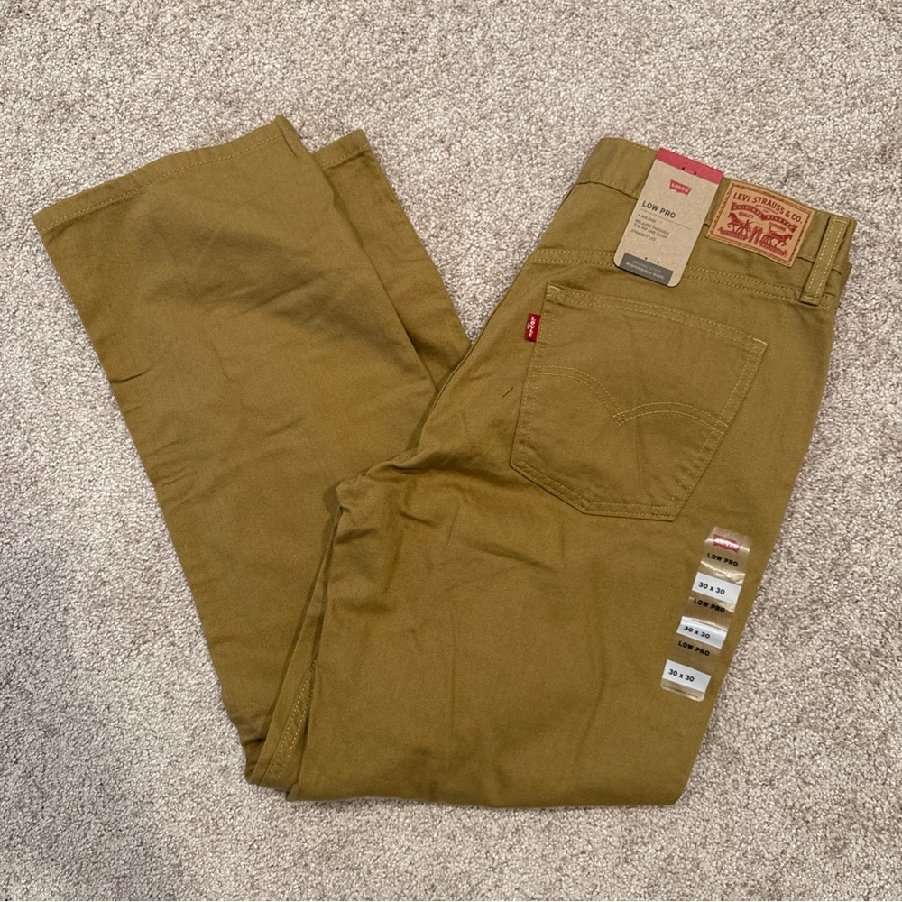 Women’s Size 30in Levi’s Low Pro Khaki Pants Tan